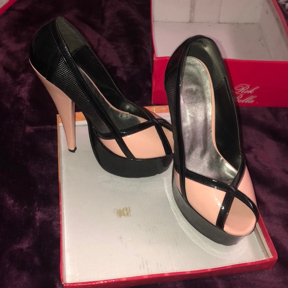 Pink nude and black pumps